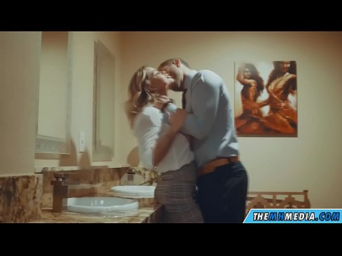 ❤️ Lè yon blond bèl sedui ou nan yon twalèt piblik ❌ Pornografi Larisi nan pònografi ht.sexvideosex.top ﹏